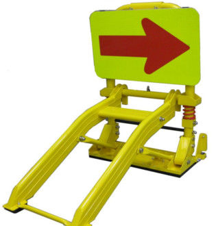 Δυνατό να αναδιπλωθεί 660 mm πλάτος φορητό οχηματικό φράγμα με ηλεκτροστατική ψεκασμό για τις κατασκευαστικές ζώνες